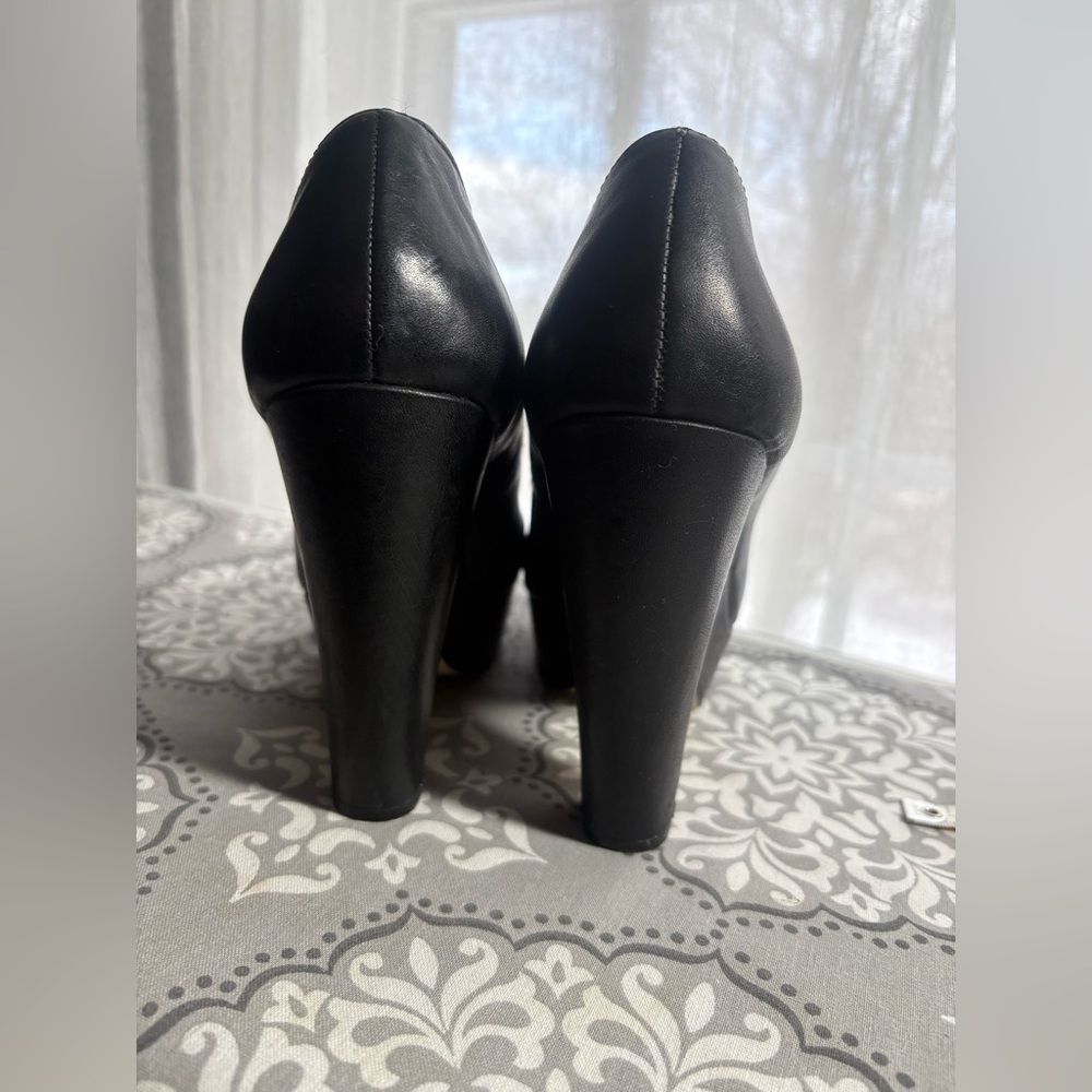 Seychelles Black Heels with Floral Lining - Picture 4 of 12